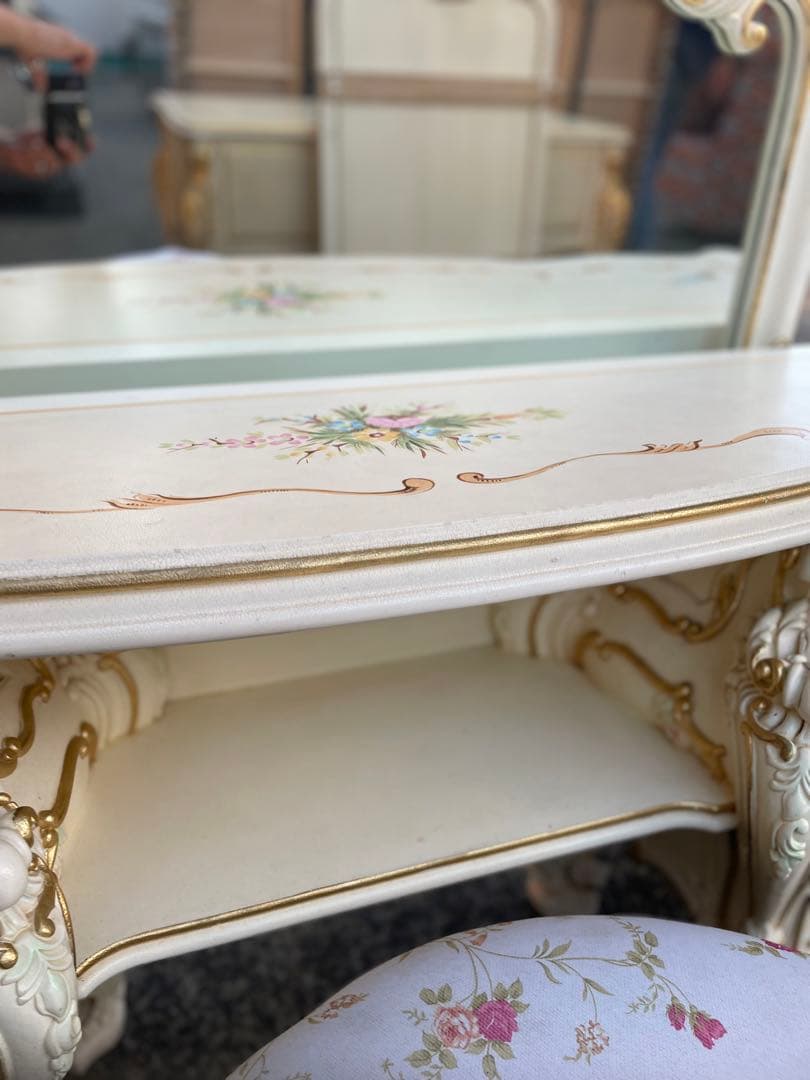 アンティーク調　デザインドレッサー　イスセット　西洋風　中古品