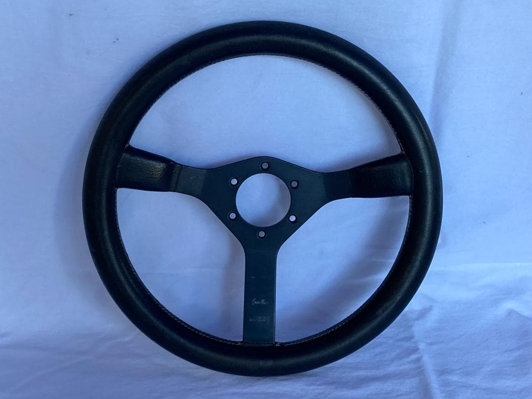 MOMO　モモ　ステアリング　キャバリーノ　３５パイ