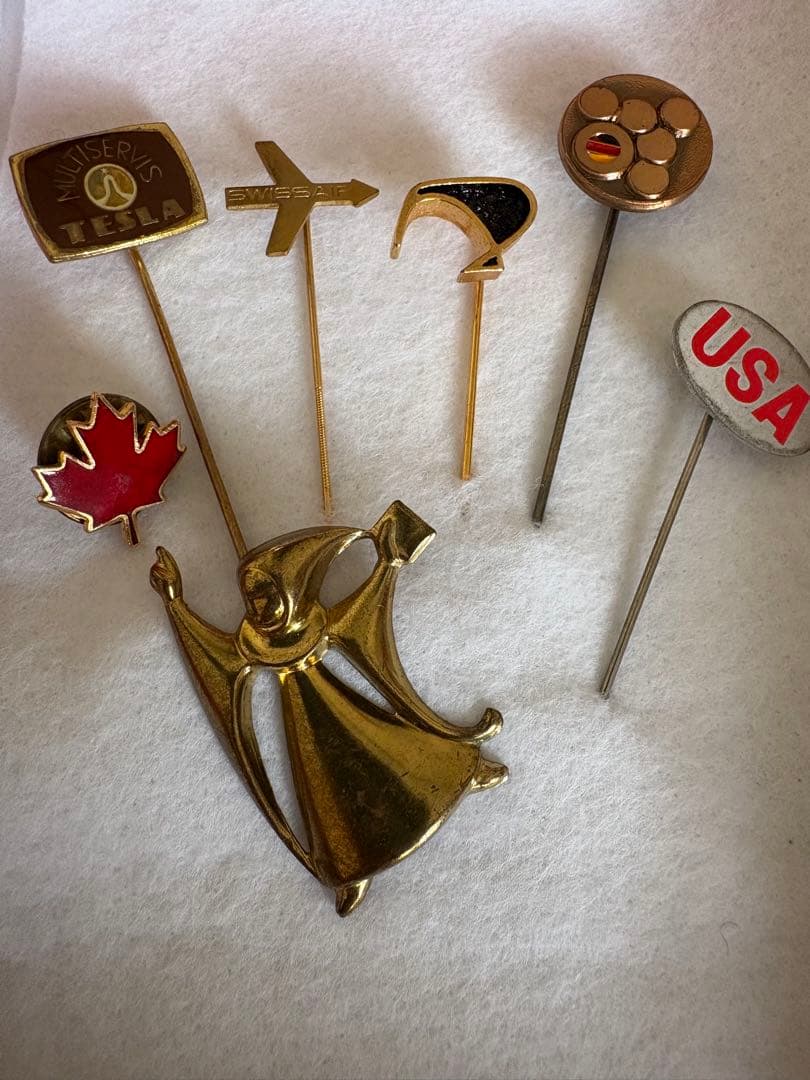 昭和レトロ　expo70 外国パビリオン　記念バッチ　ビンテージ　大阪万博　レア