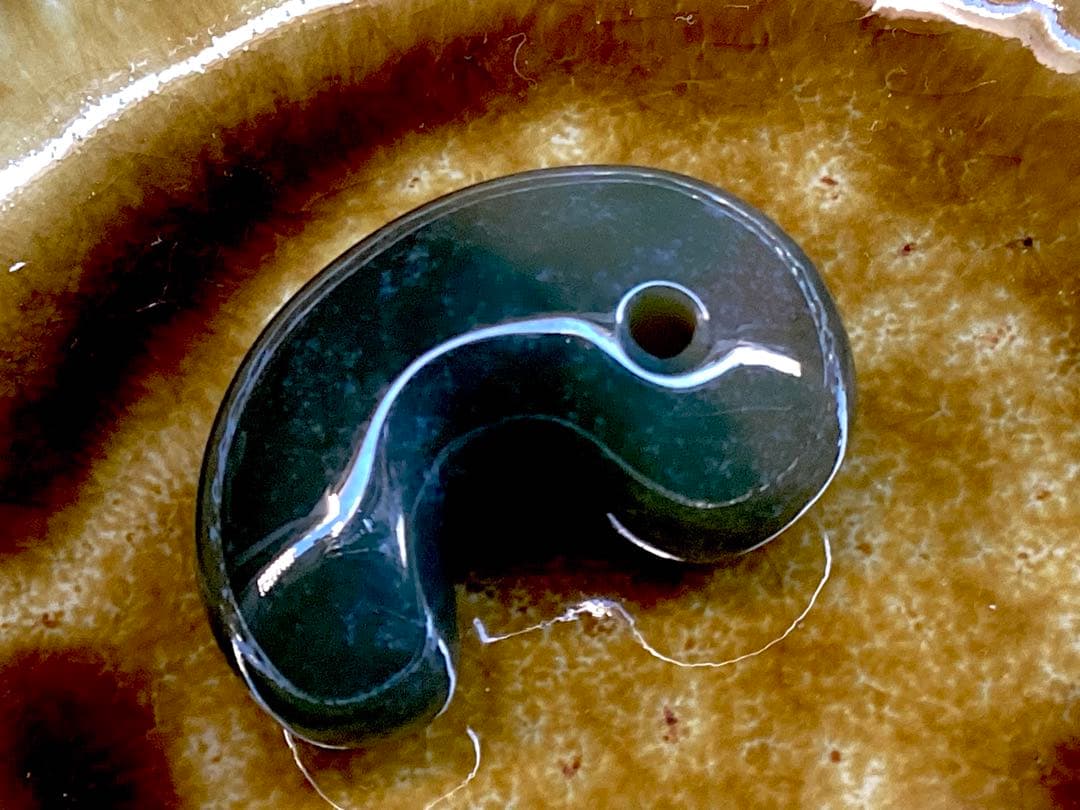 とびっきりの出雲石‼️ 超レア物‼️出雲碧玉勾玉　2度と入手は困難な別格品　本物保証