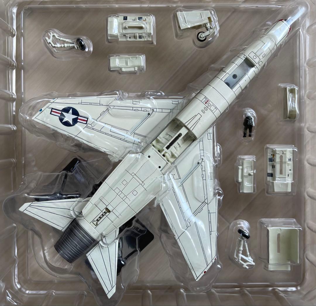 希少絶版新品　センチュリーウイングス/ 1/72 米海兵隊F-８E クルセイダー