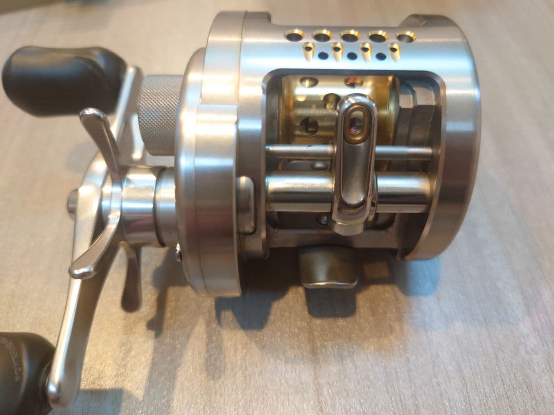 リール SHIMANO CALCUTTA CONQUEST 200DC