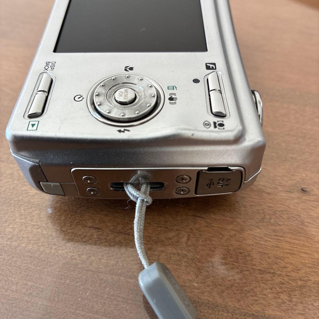 Fujifilm FinePix F100 シルバー