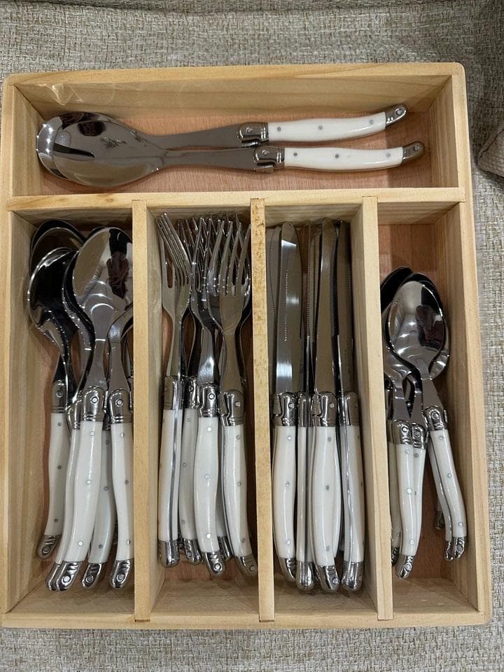 【専用出品】LAGUIOLE ラギオール カトラリー 34本セット ホワイト 白