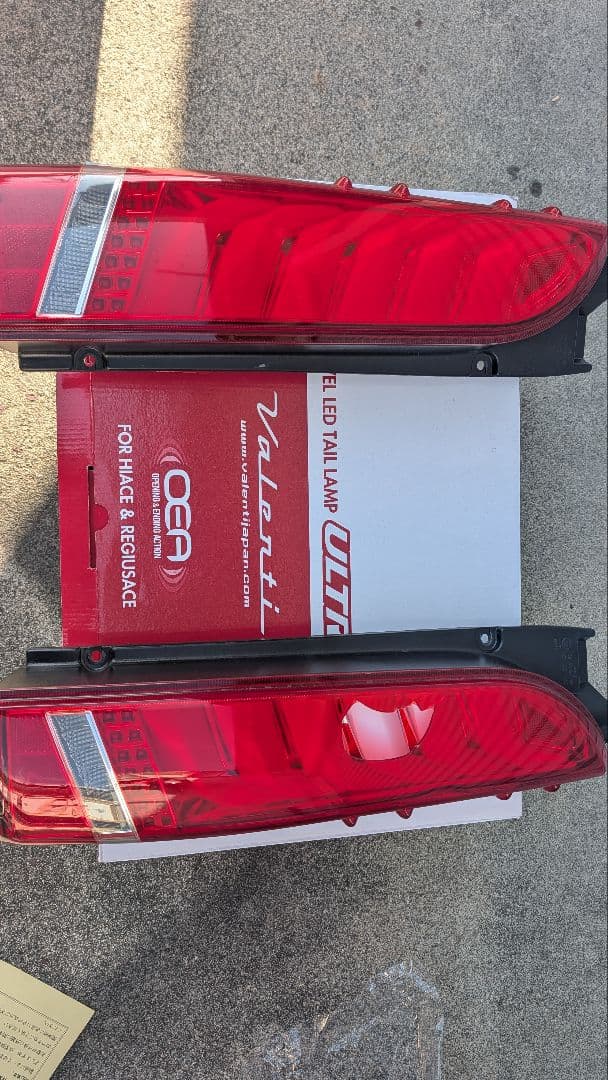 Valenti LEDテールランプ ウルトラシグマ ハイエース用 左側
