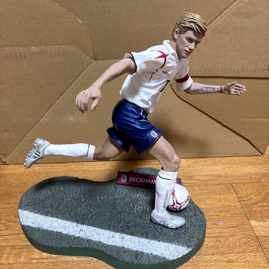 デビッド・ベッカム フィギュア 12インチ イングランド W杯 台座付