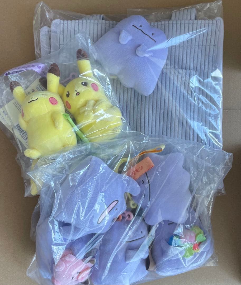 コンプ　新品　十ポケ十色　マスコット　ぬいぐるみ　メタモン　ピカチュウ　バッグ