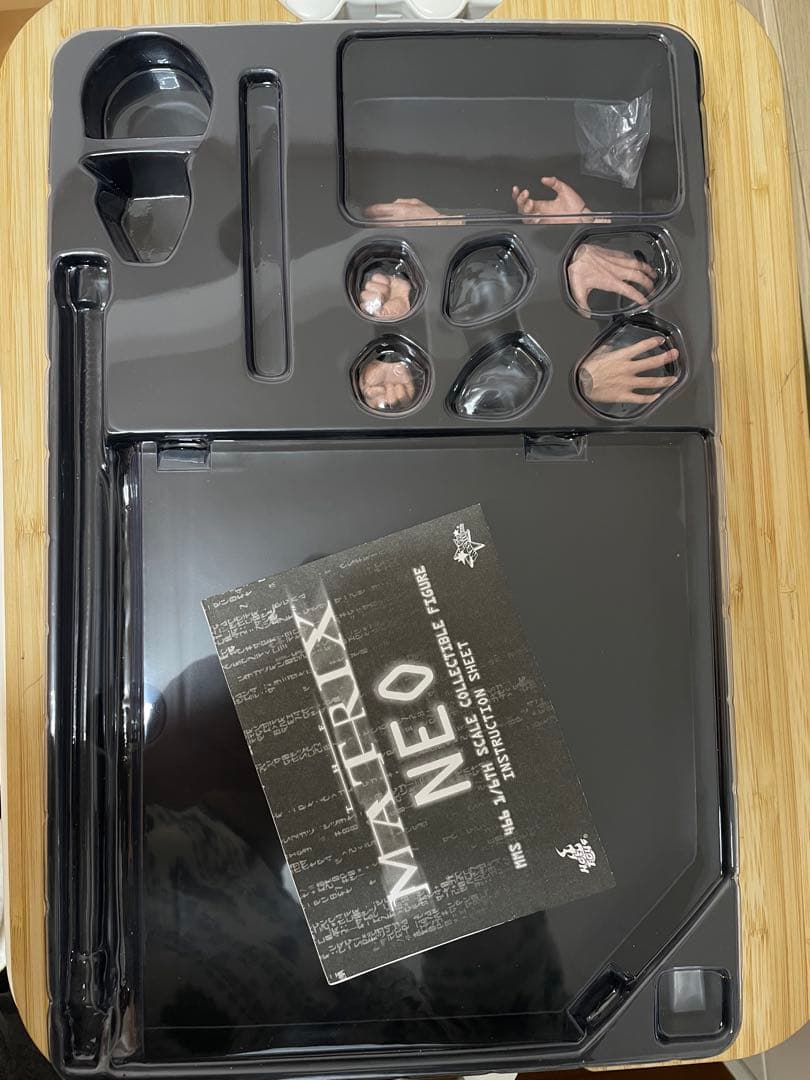 Hot toys マトリックス NEO 1/6スケールフィギュア