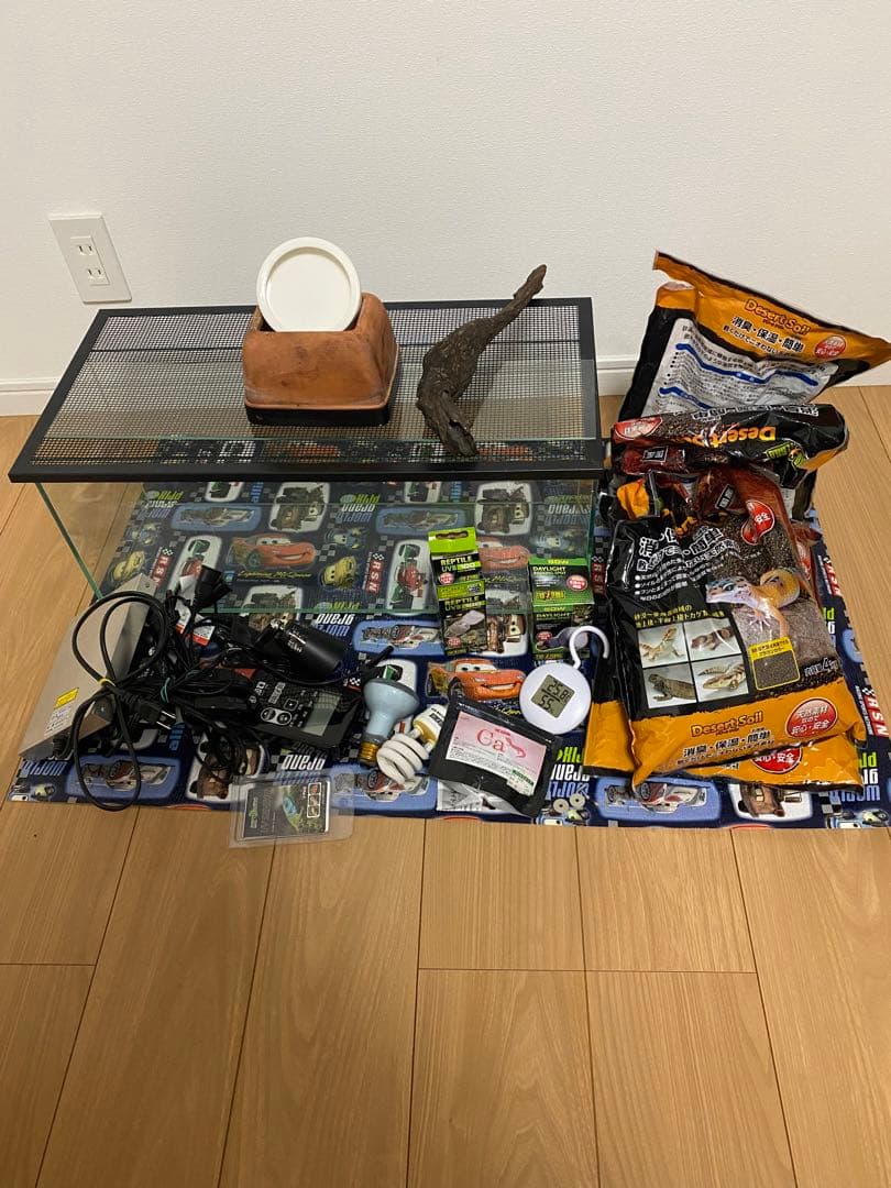 引き取り限定！ 爬虫類用飼育セット ガラスケース・底材・装飾品・照明器具