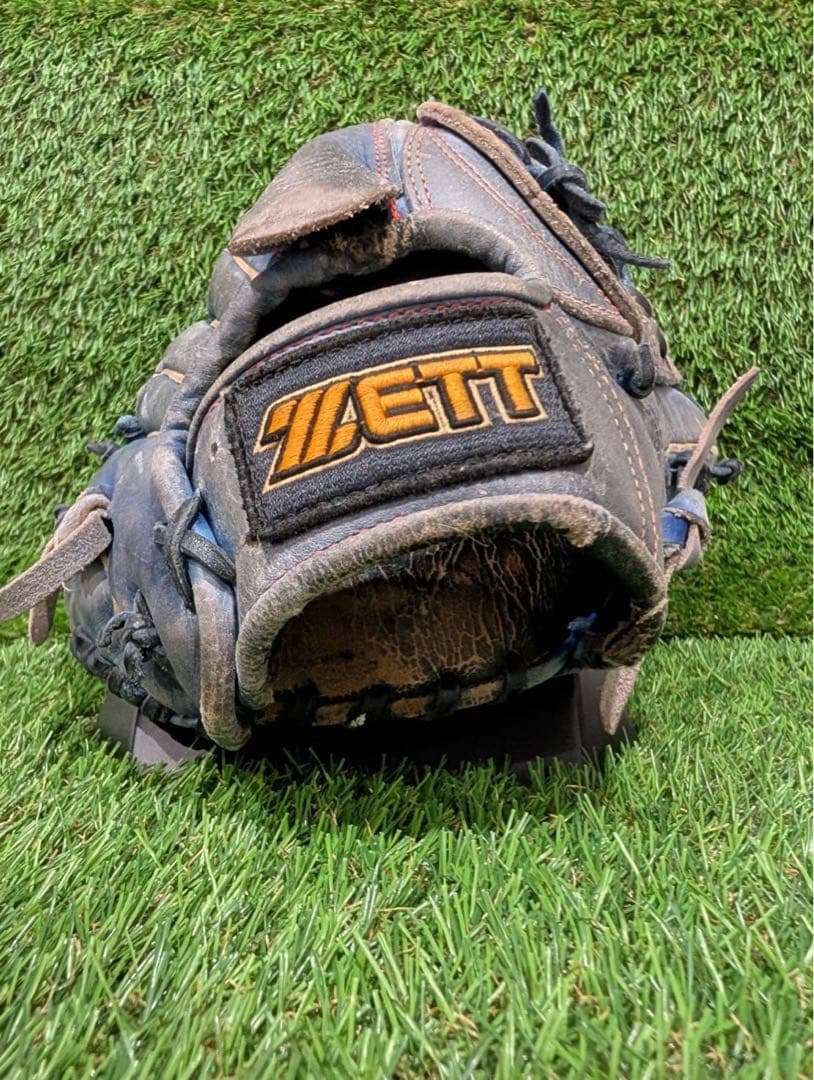 野球グラブ　グローブ　一般軟式大人用　投手用　ZETT 岩隈久志モデル