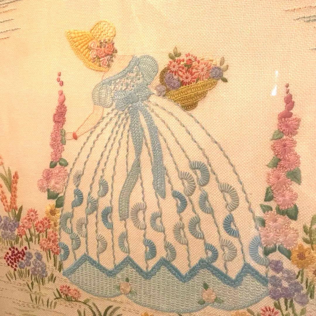 戸塚刺繍　⭐︎刺繍額絵　貴婦人　お花摘み