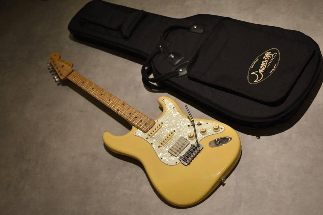 K.Nyuiエレキギター イエロー