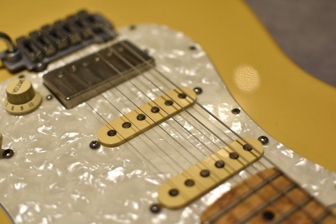 K.Nyuiエレキギター イエロー