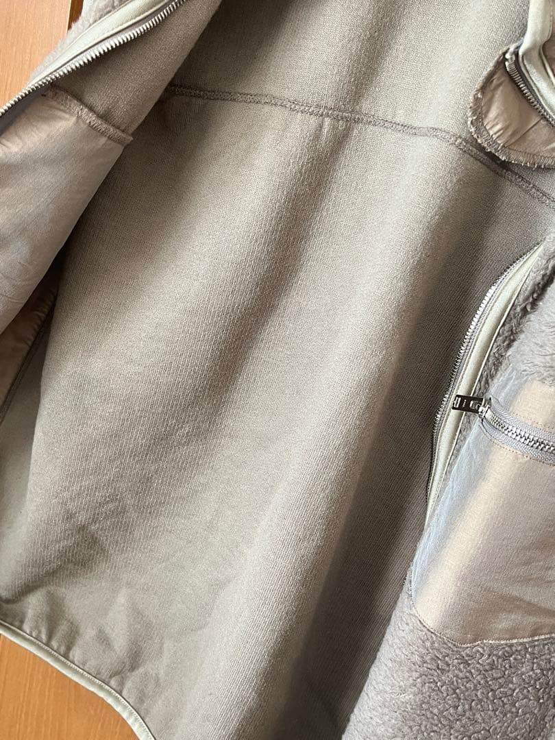 トップス ents. \"Camel Boa Fleece Vest\"