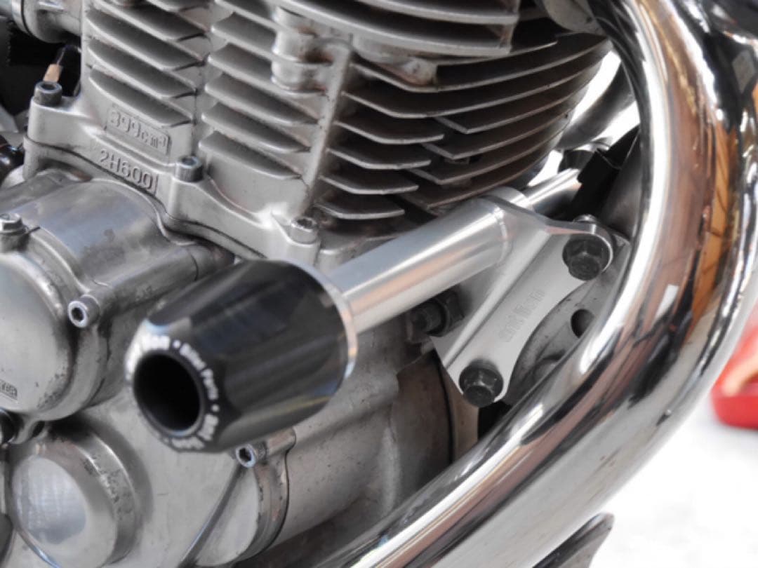 ヤマハSR400FI適合マウントスライダー アントライオン社製