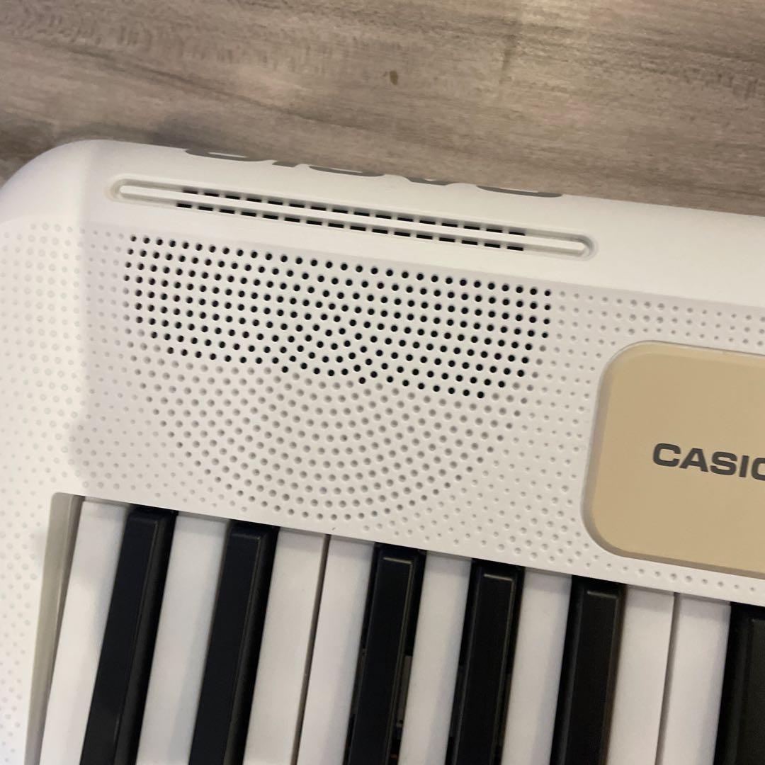 美品CASIO LK-325 ホワイトキーボード 61キー