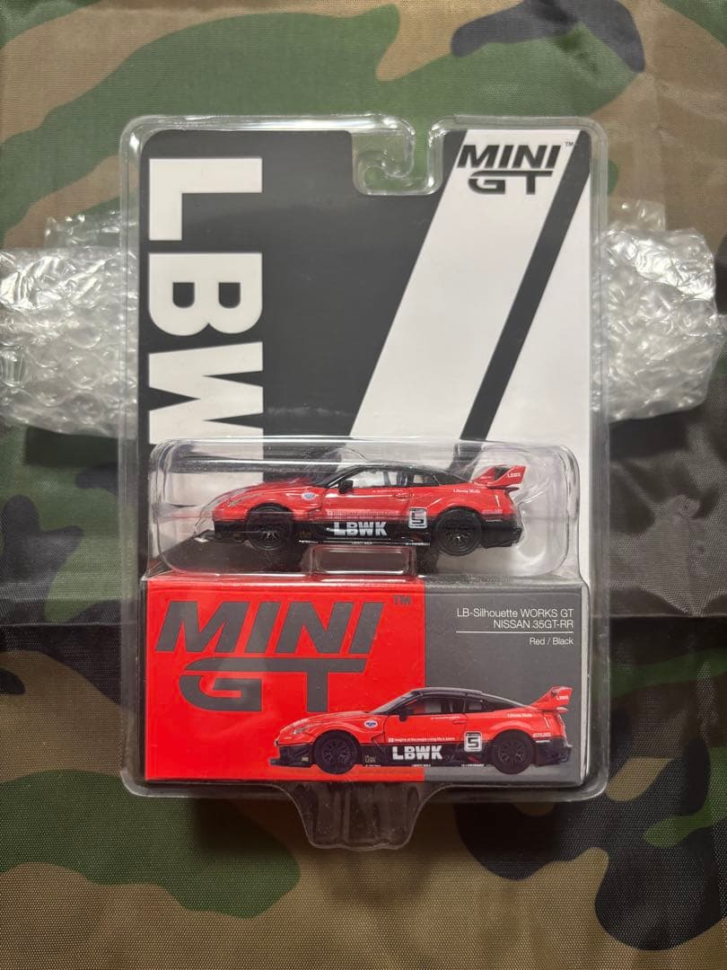MiNiGT LBシルエットワークスGT 35GT-RR red/black