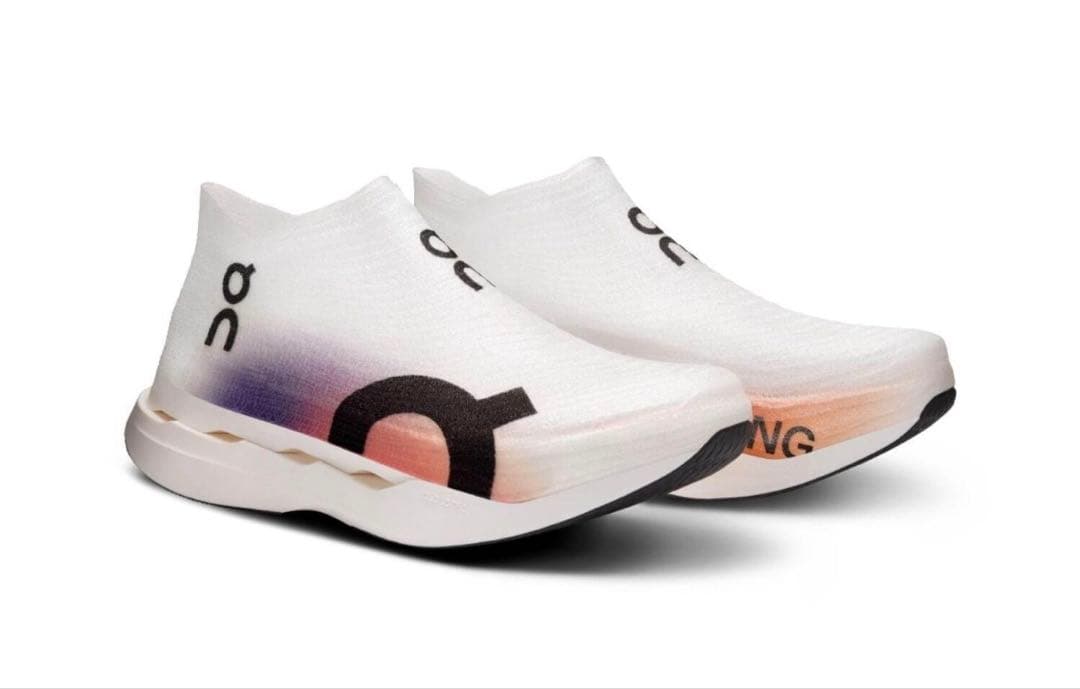 【値段交渉可】 On Cloudboom Strike LS 24.5cm