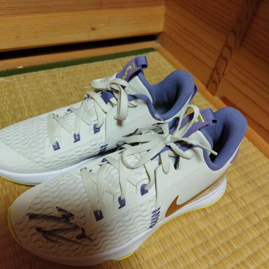 富樫勇樹選手サイン入りバスケットシューズ