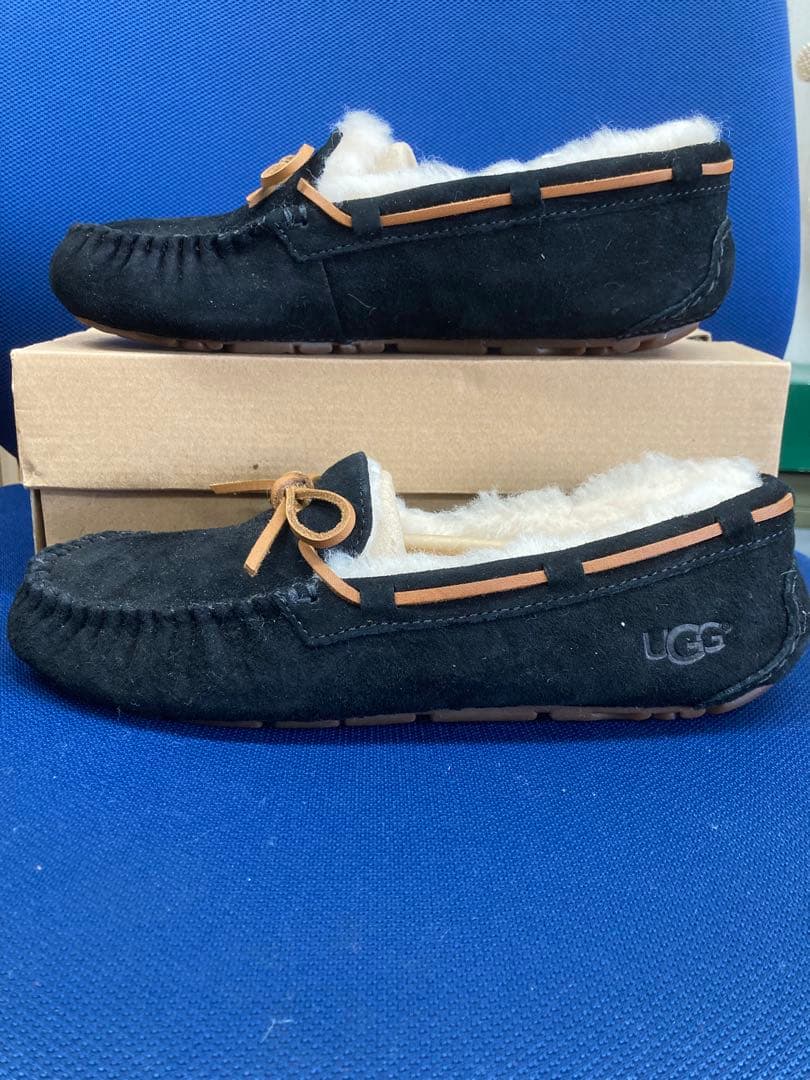 新品・未使用‼️UGG アグ ダコタ シープスキン モカシンスリッポン 5612