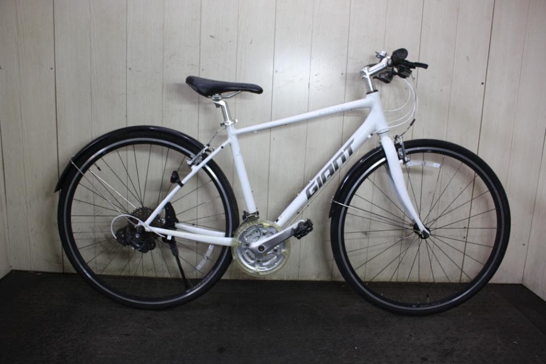 GIANT ESCAPE R3 700C アルミ 24速 470mm 白色クロス