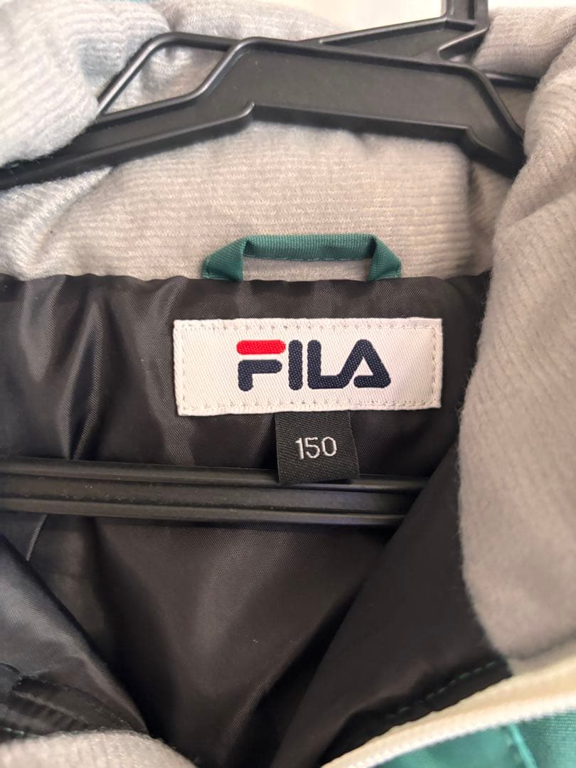 値下げ中！新品、未使用　FILA キッズ　スノーウェア　スキーウェア　上下セット