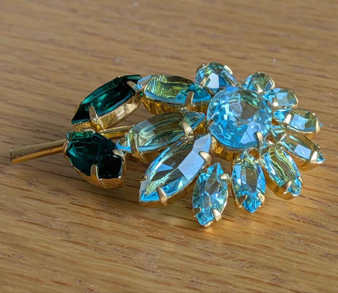 アクアマリンブルー ビジュー フラワーデザイン ブローチ 美品 JULIANA？