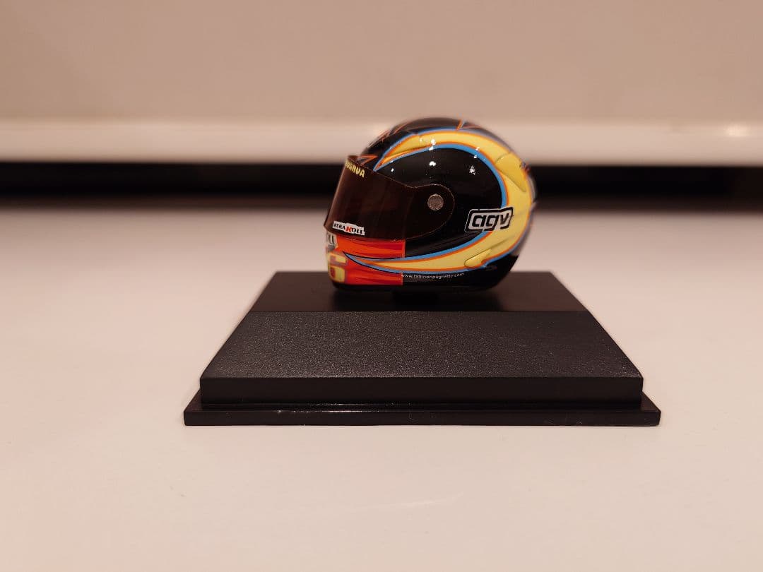 PMA ミニチャンプス 1/8 バレンティーノ・ロッシ ヘルメットコレクション
