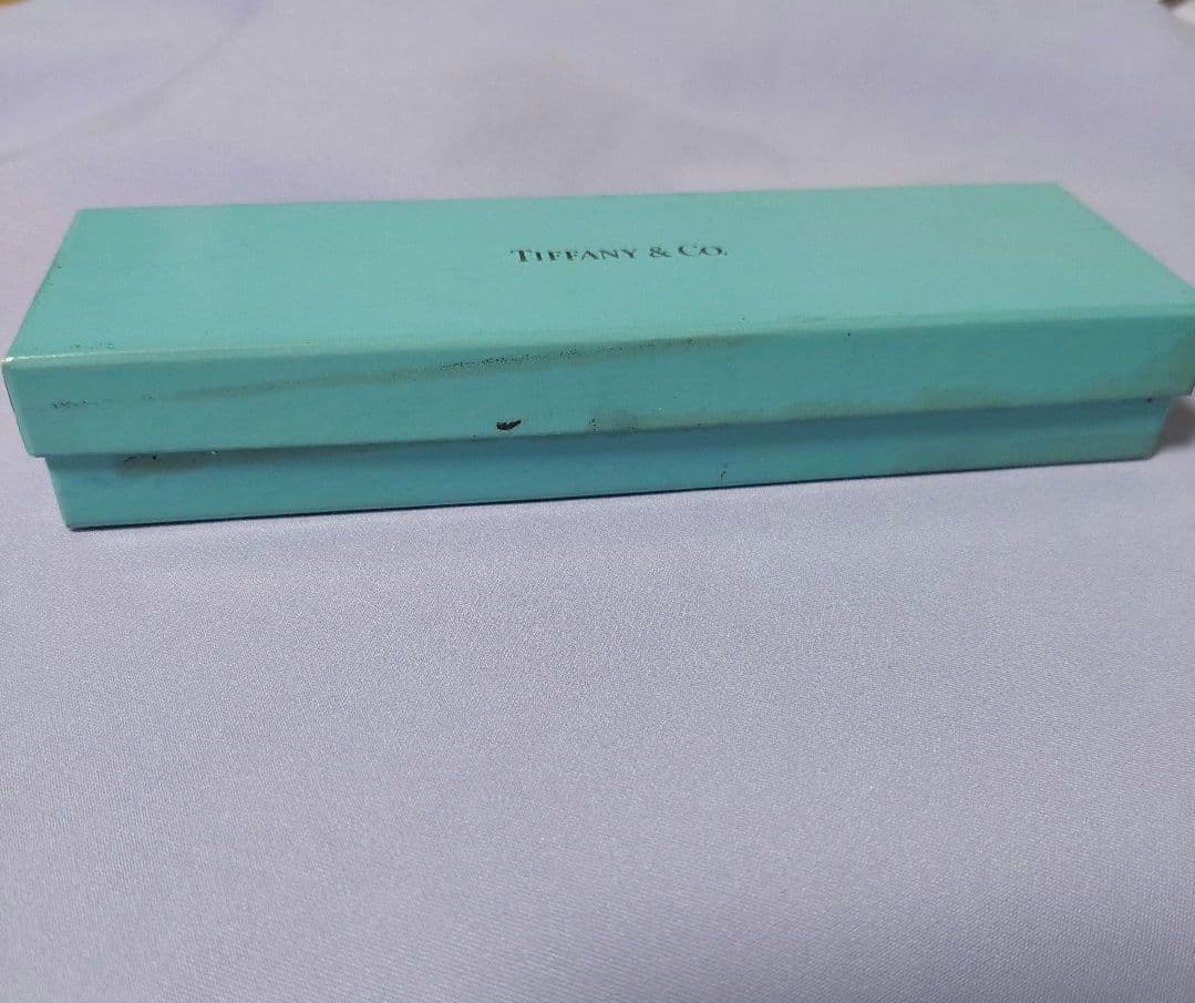 新品　未使用 ティファニーボールペンゴールドリボン　黒替芯3本つき　箱に汚れあり