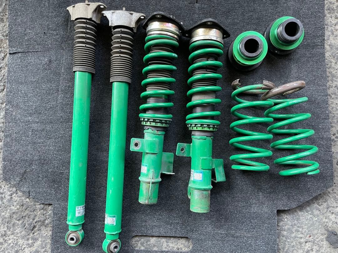 プレマシー　TEIN ネジ式車高調　　CWEFW CREW