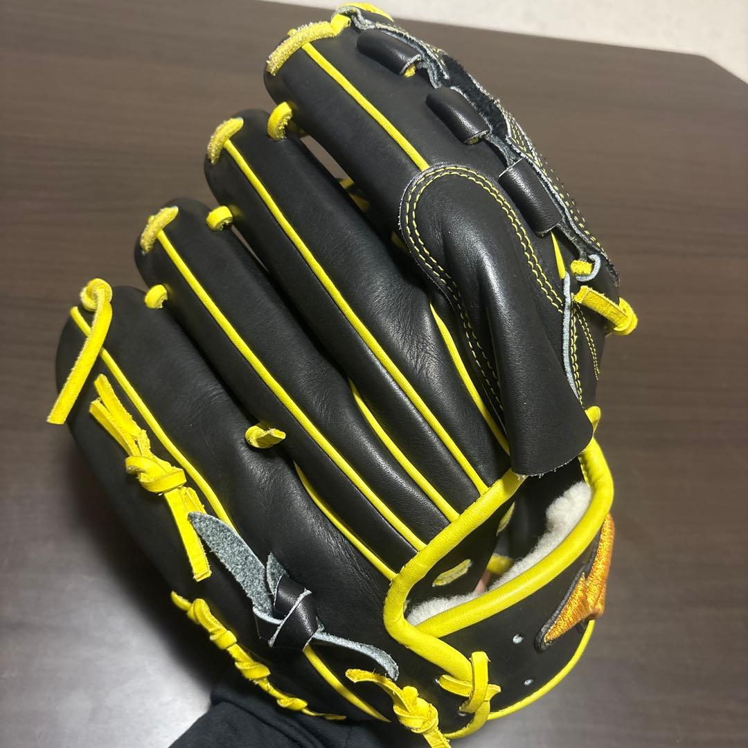 e*o様 ミズノ 軟式グローブ 黒/黄色