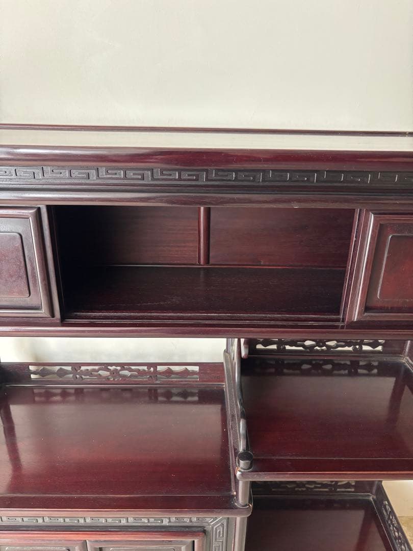 紫檀の茶箪笥　飾り棚　違い棚　唐木家具　サイドボード　和室