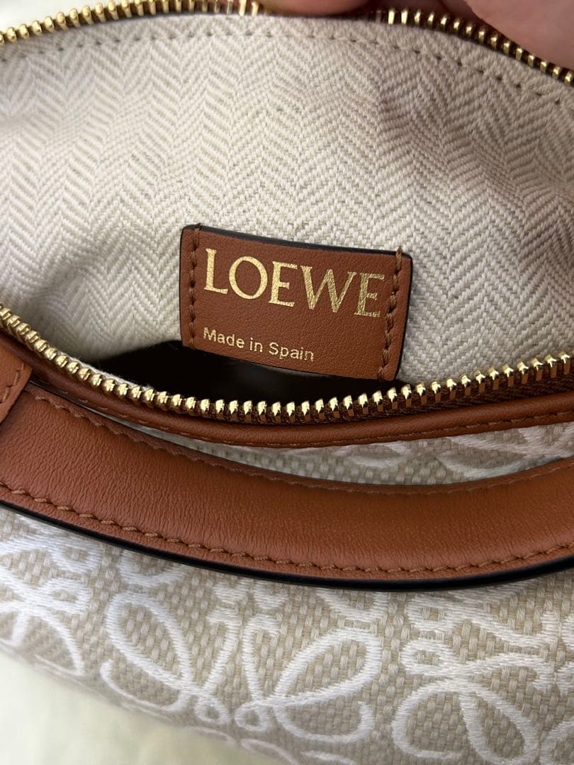 ロエベ キュービィ アナグラム ショルダーバッグ