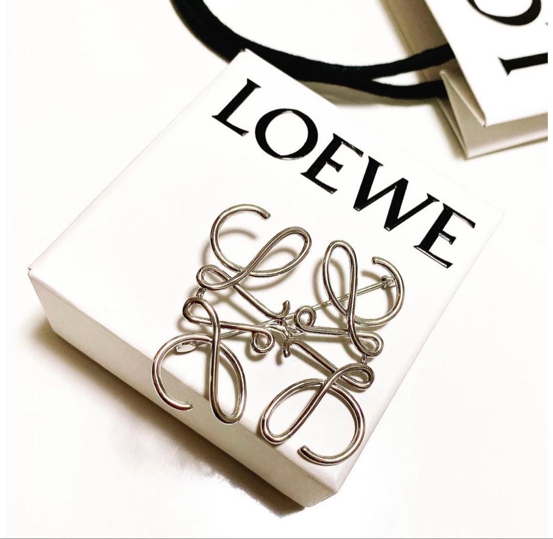 LOEWE ロゴデザイン メタルブローチ