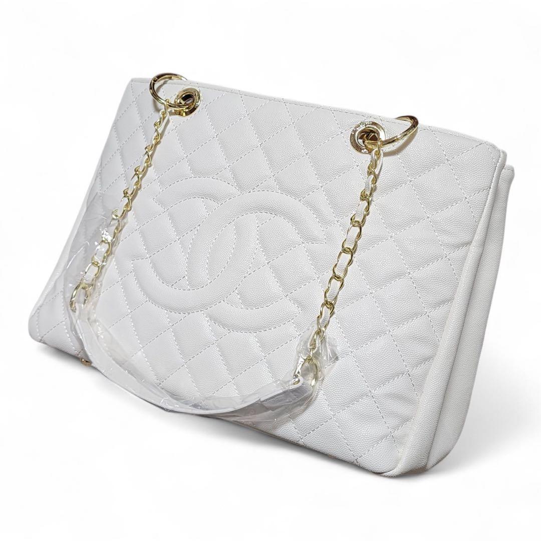 CHANEL　トートバッグ　キルティング　白　ノベルティ