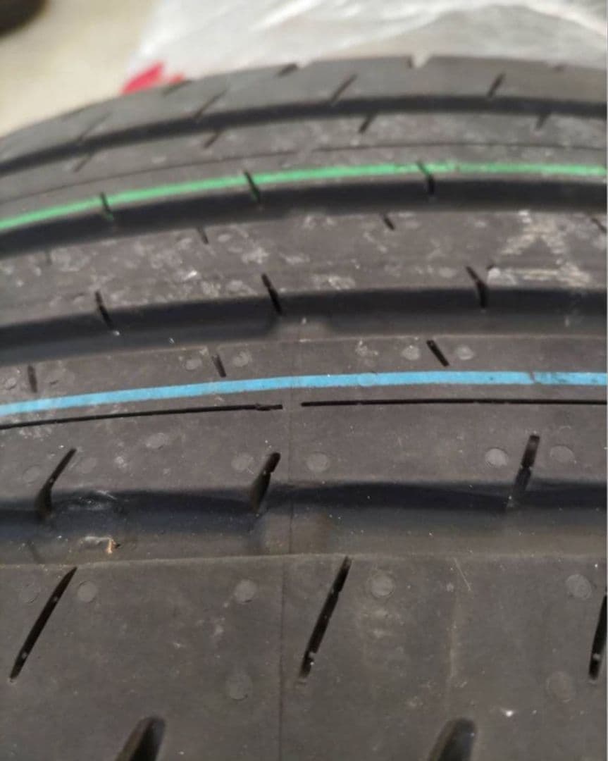 は*し様 レクサス　LBX　リラックス　純正18インチ　タイヤホイール　新車外し