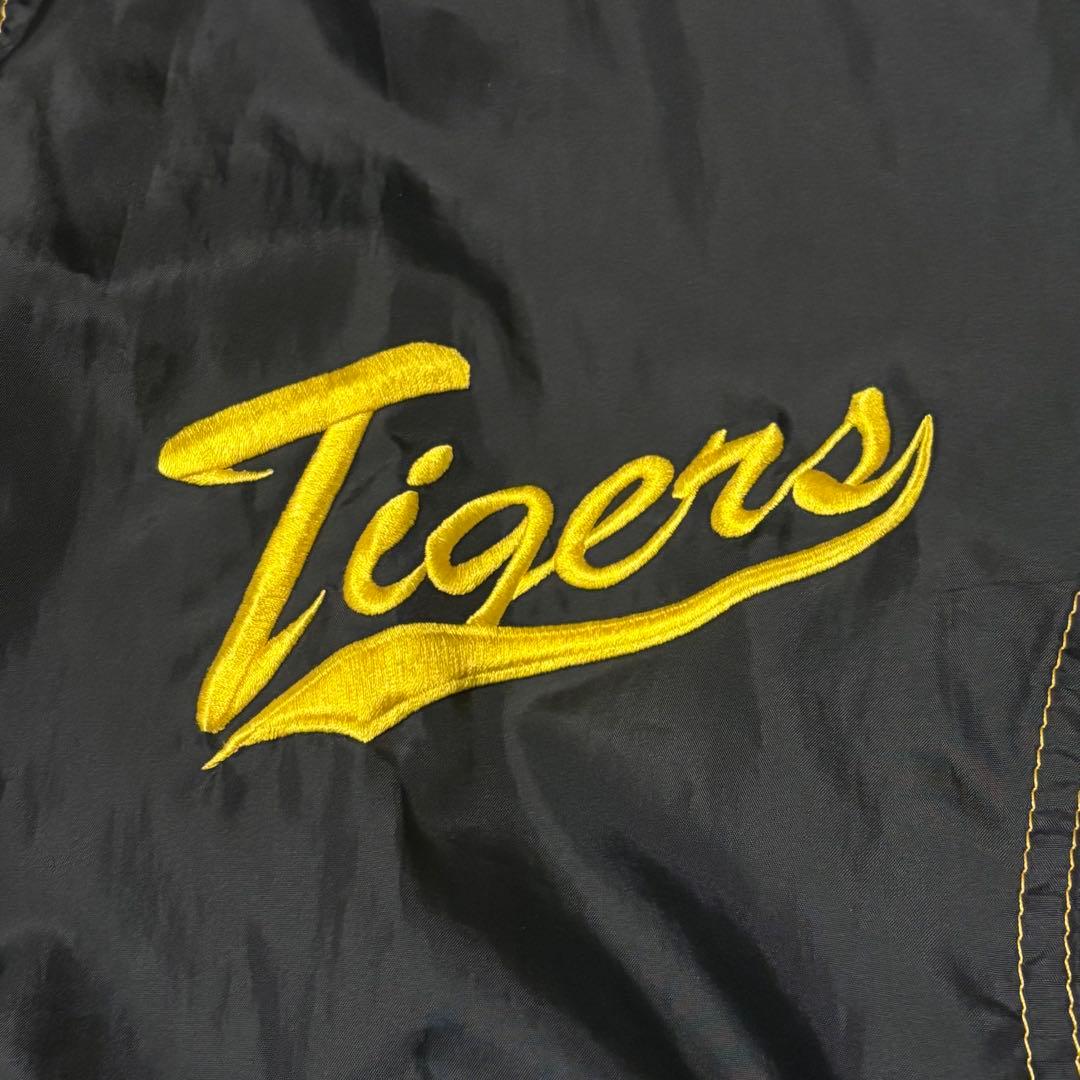 希少 阪神タイガース グランドコート XL 岡田監督 完売品 刺繍 デサント