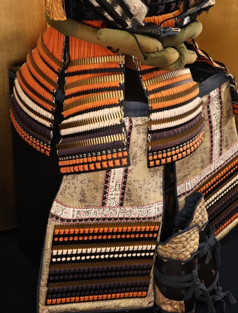 BY02　甲冑　具足　黒胴当世素掛 緋縅　鎧櫃付き　等身大　現代鎧　兜　武具