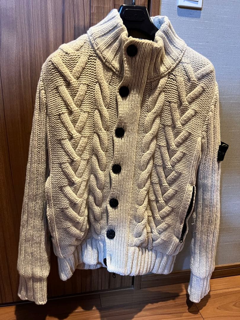 ストーンアイランド 30周年中綿入りニットアウター　Mサイズ