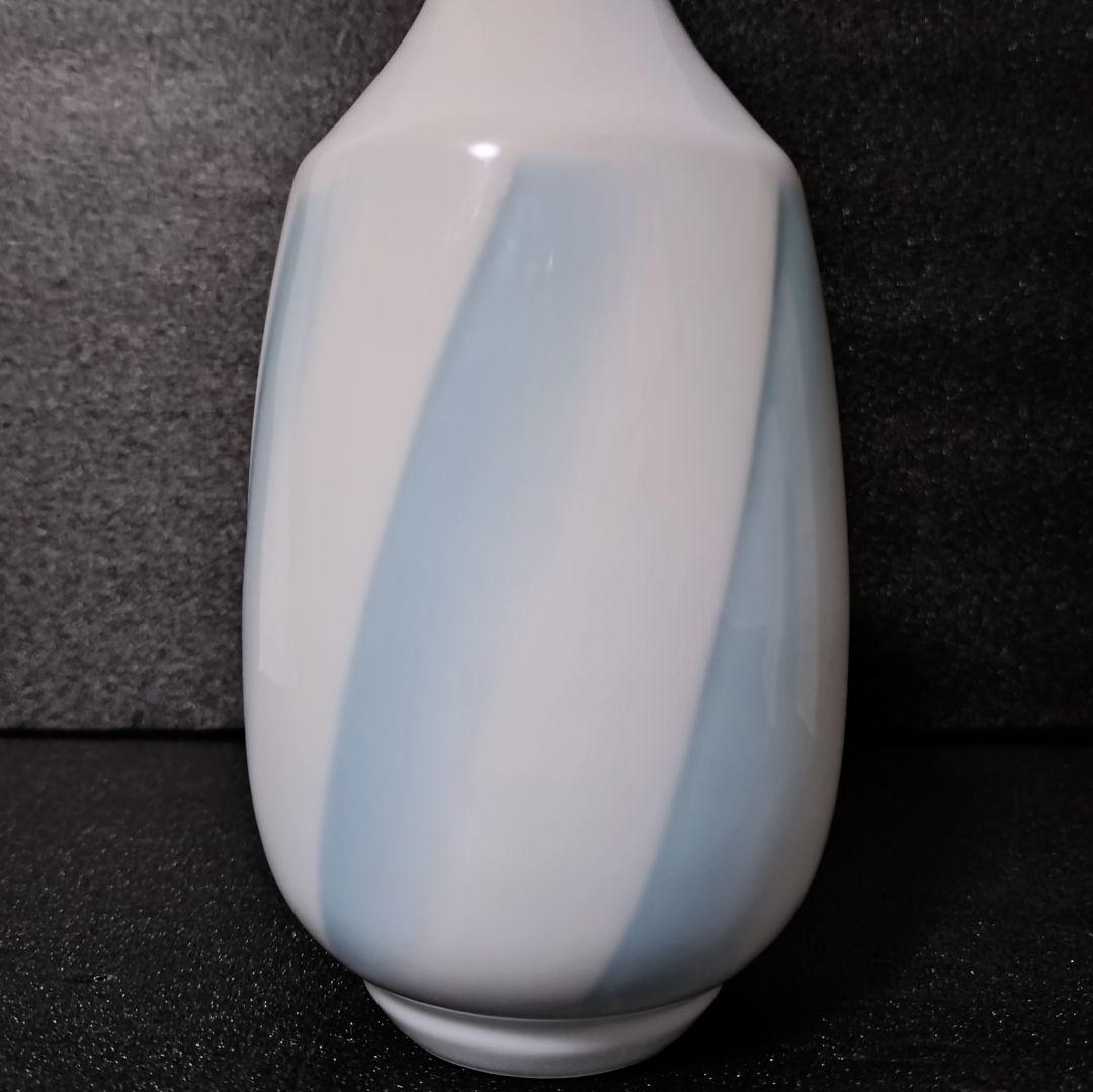 井上康徳 作　白磁青釉刻文　徳利　未使用品　共箱　井上萬二窯　酒器　日本酒　有田
