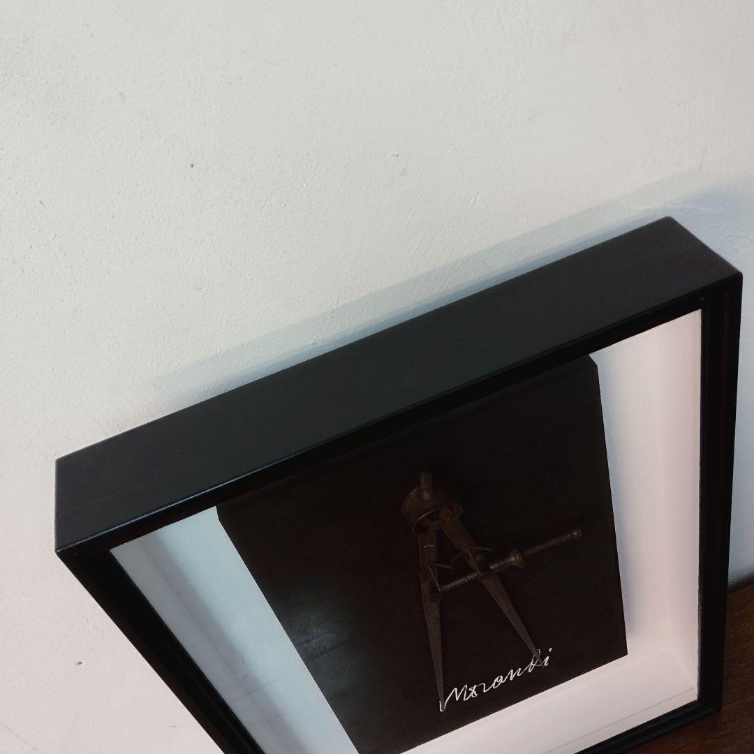 北川健次『計測されるモランディの白い文字Ⅱ』　立体作品 ミクストメディア