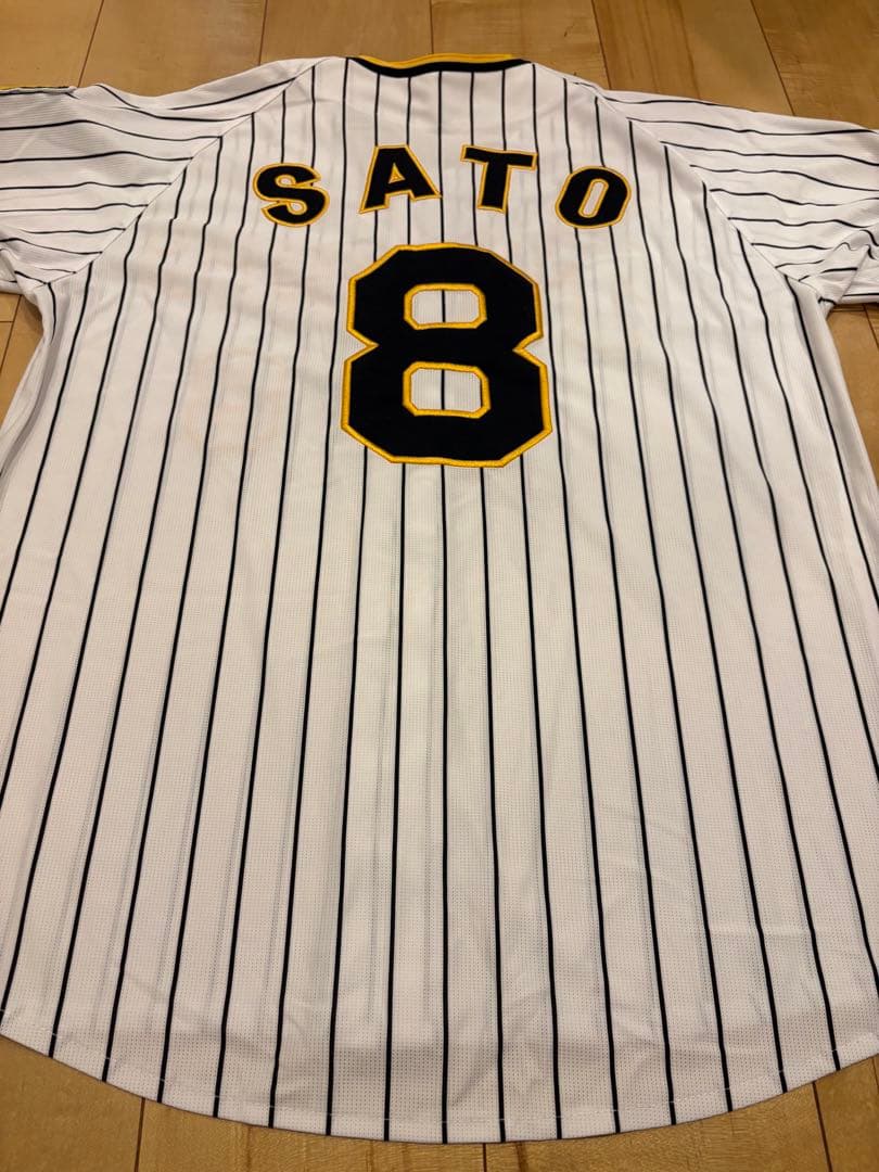 阪神タイガース　ユニフォーム Lサイズ 8番 佐藤輝明