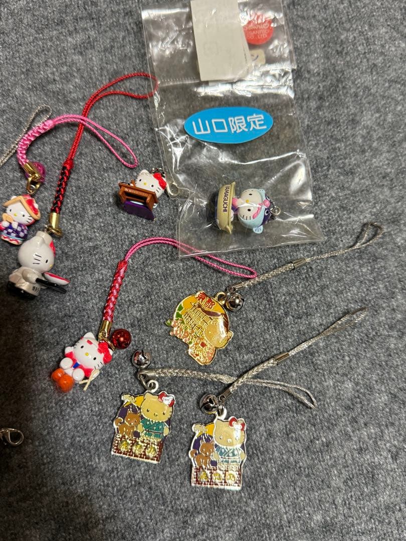 ご当地限定ハローキティ　根付け　17点