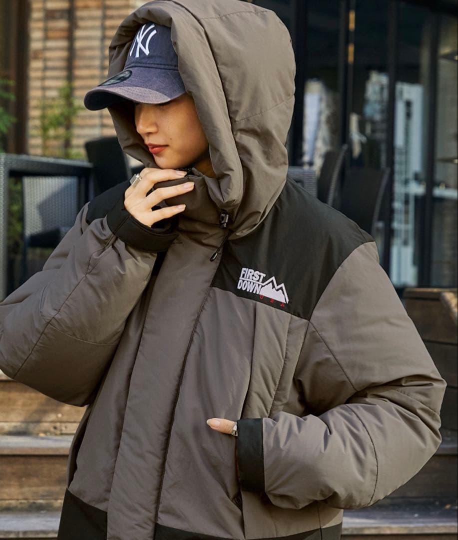 FIRST DOWN 〈チャコール〉Sサイズ パネルショートダウン