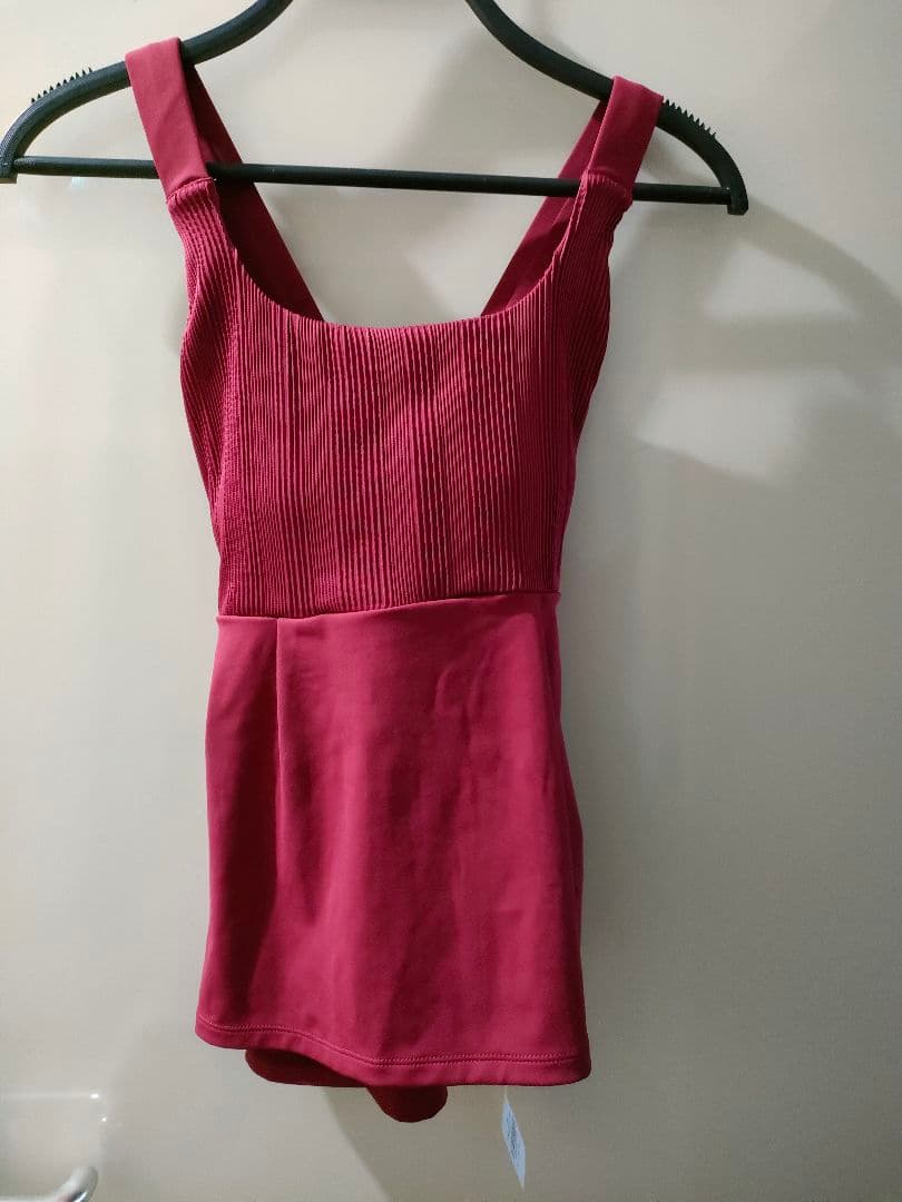 スカーラ　バックフレア　タンクトップ　M