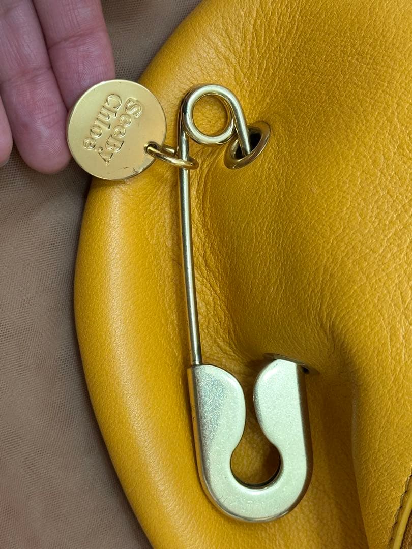 シーバイクロエ イエローボディバッグ