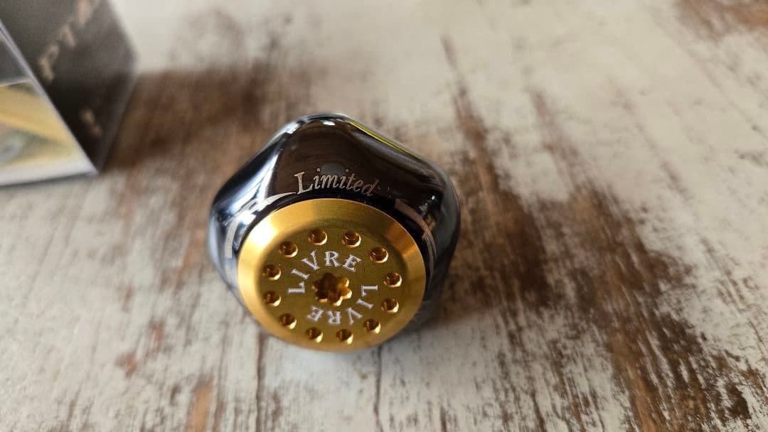 リブレpt42リミッテッド ダイワL ハンドルノブ 限定カラー　ソルティガ