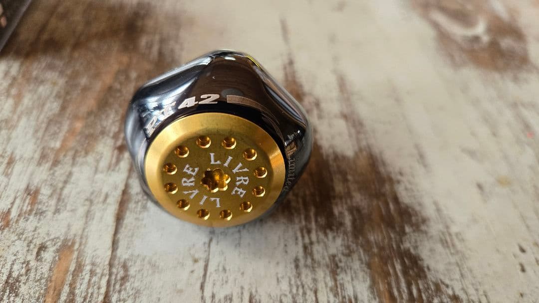 リブレpt42リミッテッド ダイワL ハンドルノブ 限定カラー　ソルティガ