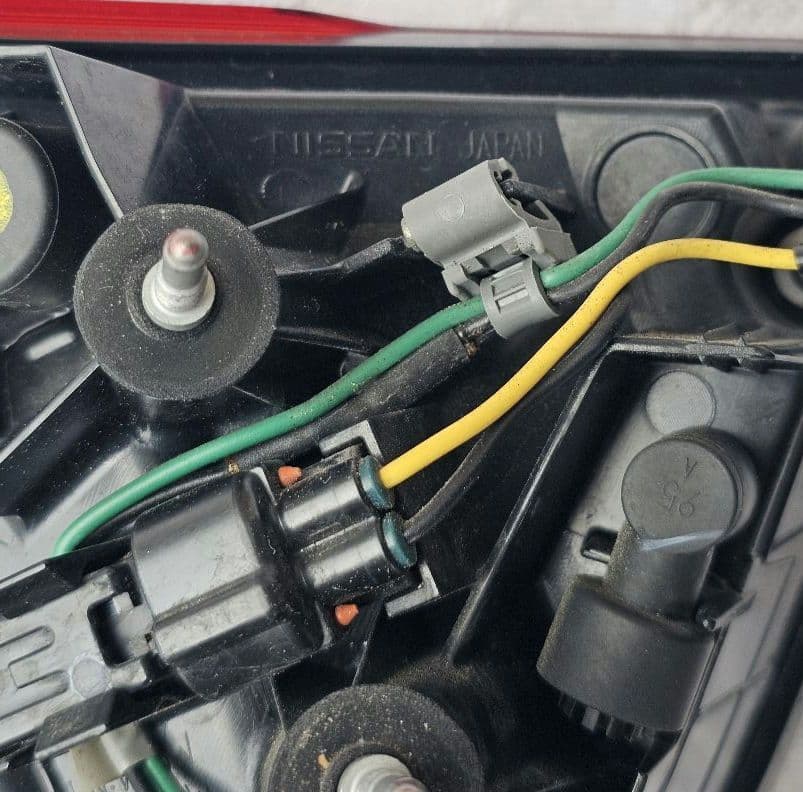 エクストレイルT32 後期テールランプR（運転席側）セット