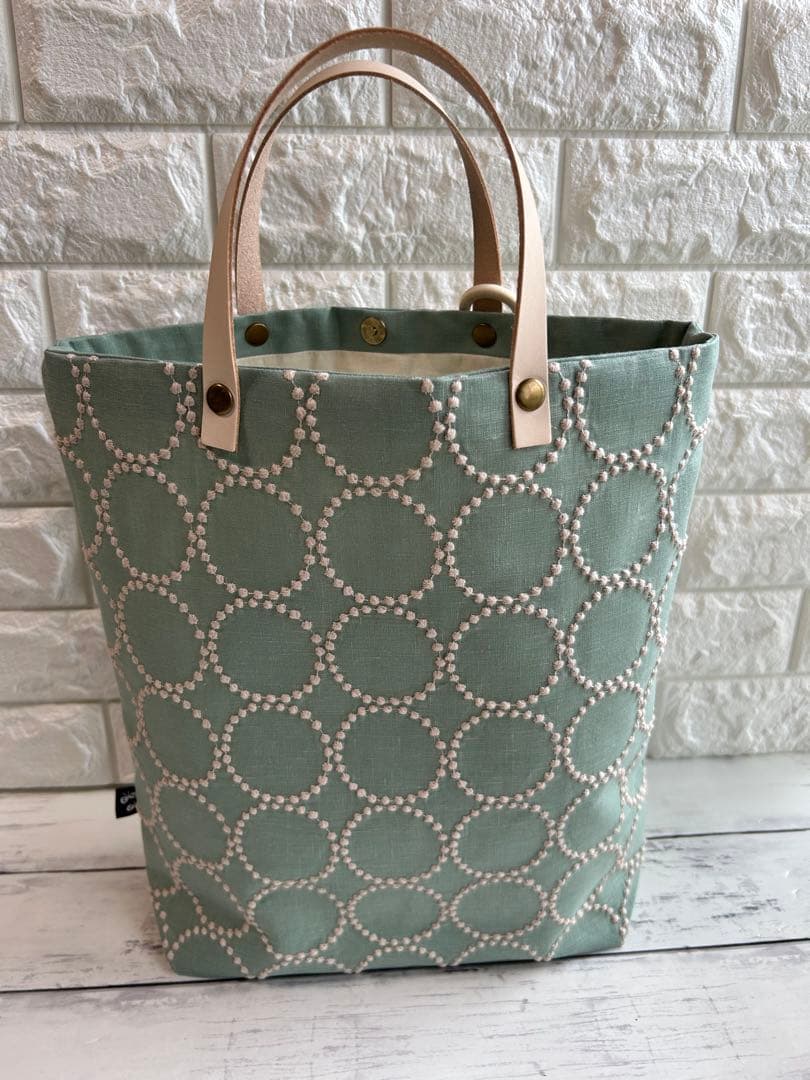 【754】ミナペルホネン　タンバリン　A4縦型トートバッグ　持ち手ヌメ革製